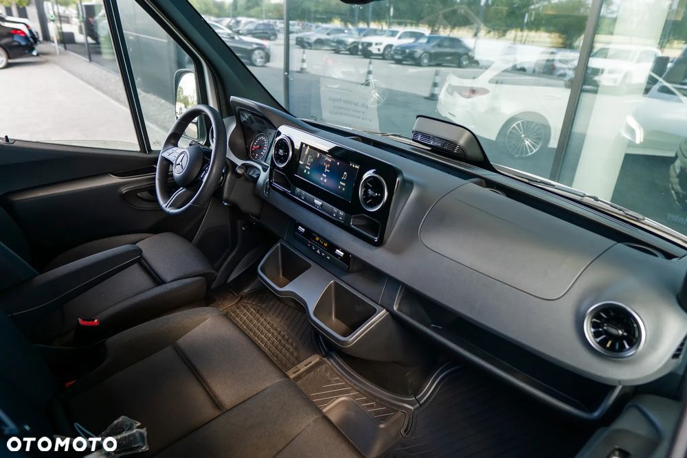 Mercedes-Benz Sprinter - 11