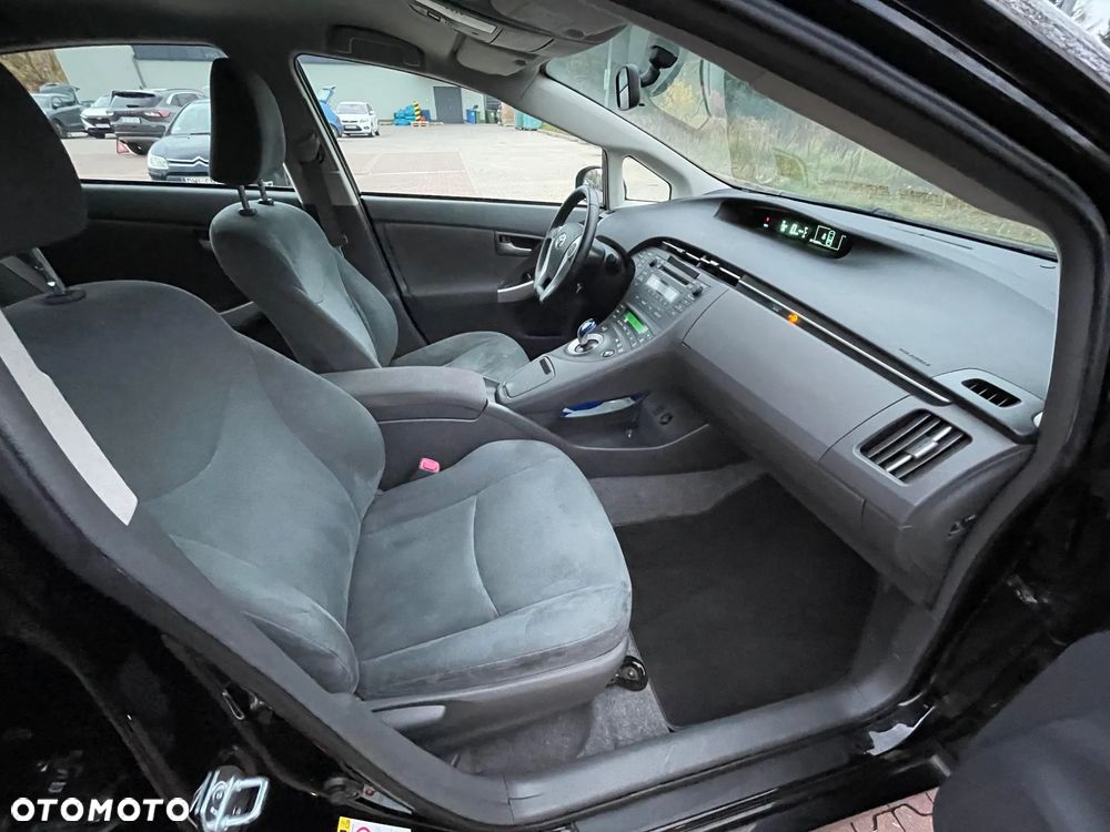 Toyota Prius (Hybrid) Comfort - 16