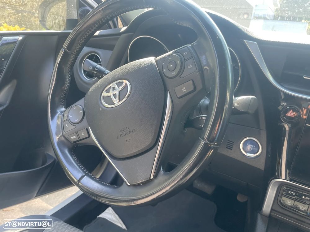 Toyota Auris Touring Sports 1.8 HSD Comfort +P.Techno+P.Sport - 23