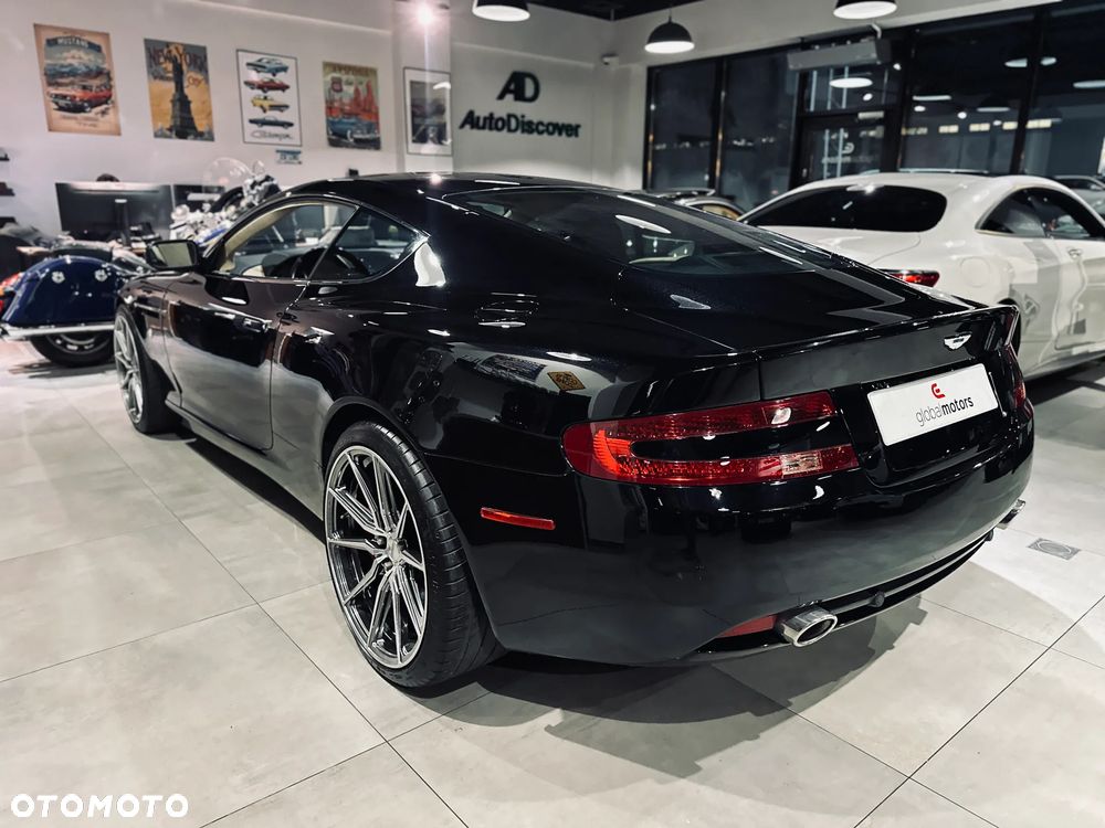 Aston Martin DB9 Standard - 7