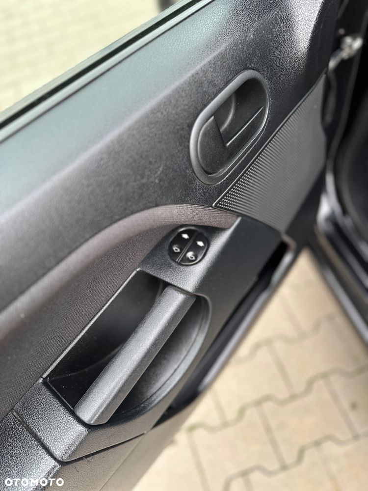 Ford Fiesta 1.3 - 8
