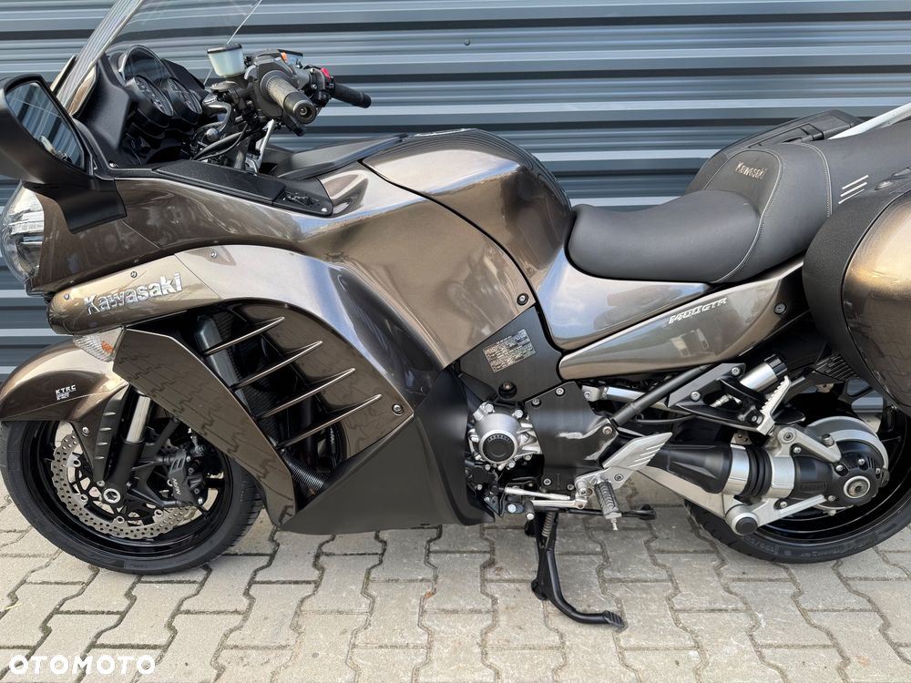 Kawasaki GTR - 14