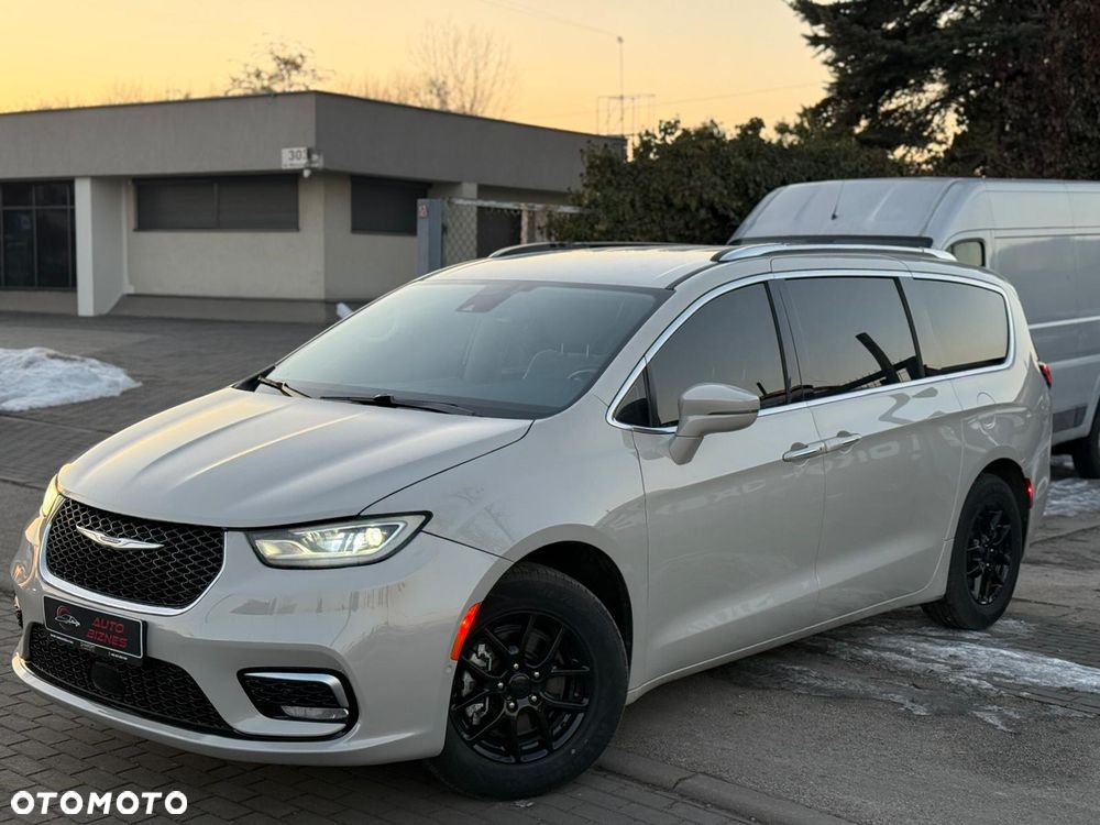 Chrysler Pacifica - 2