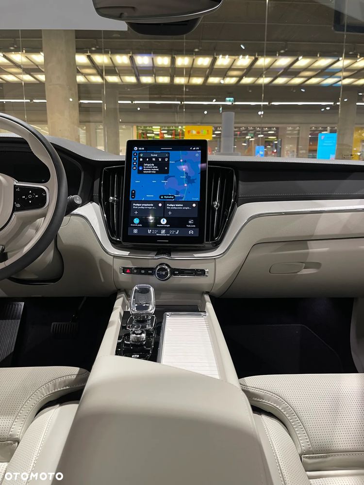 Volvo XC 60 T6 Plug-In Hybrid AWD Ultra Dark - 14