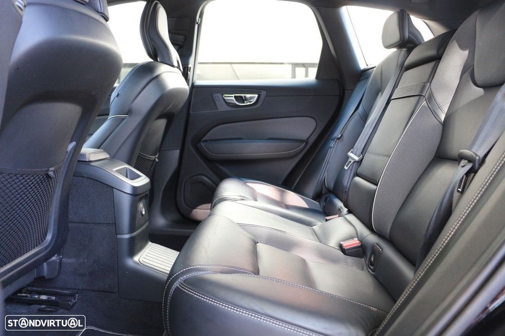 Volvo XC 60 2.0 T8 PHEV R-Design AWD - 25