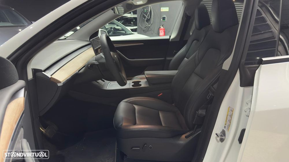 Tesla Model Y Long Range Dual Motor AWD - 42