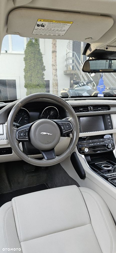 Jaguar XF 3.0 V6 Prestige - 28