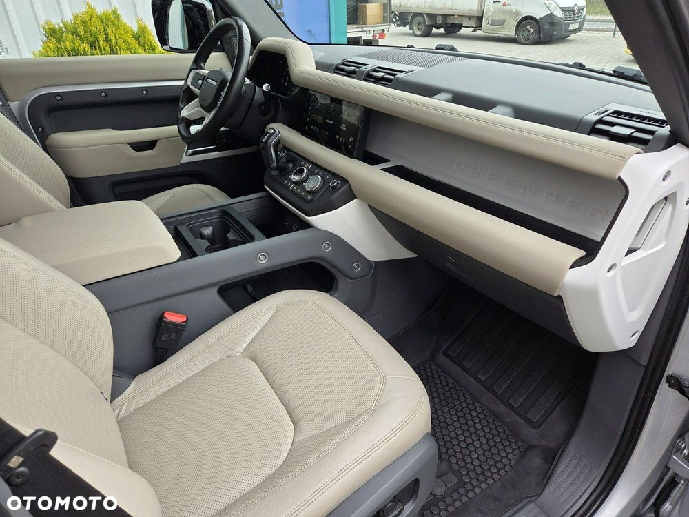 Land Rover Defender - 19