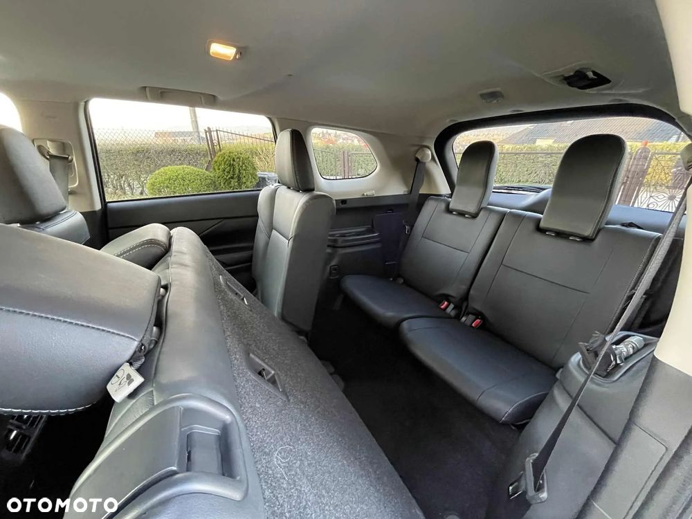 Mitsubishi Outlander 2.4 4WD CVT Instyle - 16