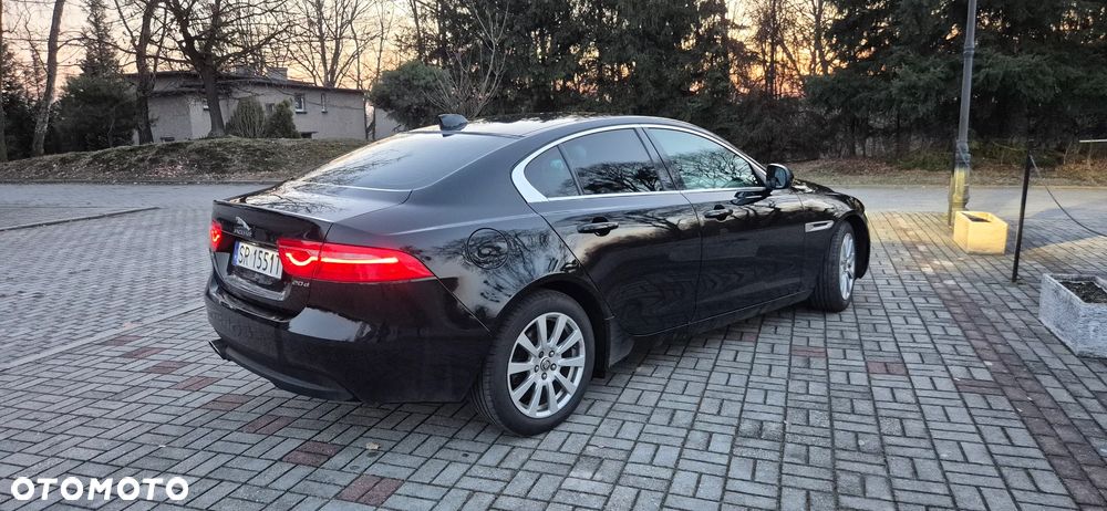 Jaguar XE 2.0 D Prestige - 10