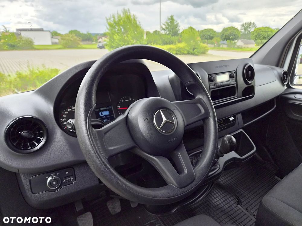 Mercedes-Benz Sprinter - 29