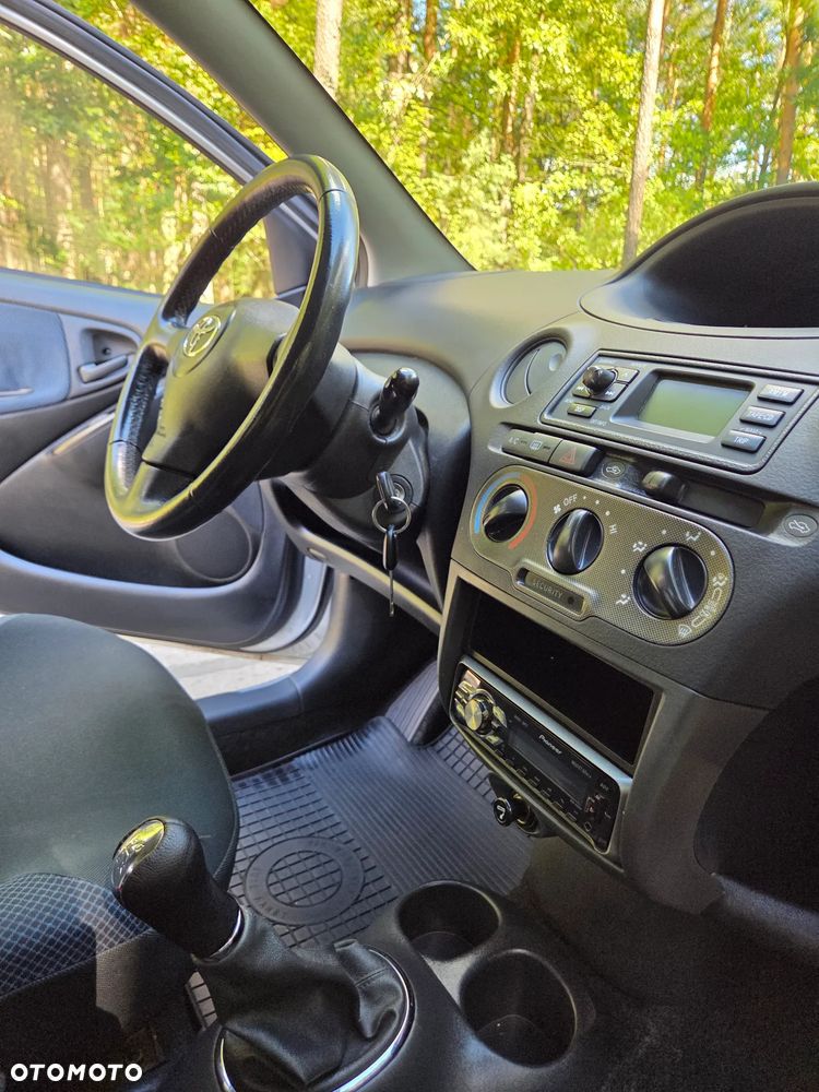 Toyota Yaris 1.0 Base - 17