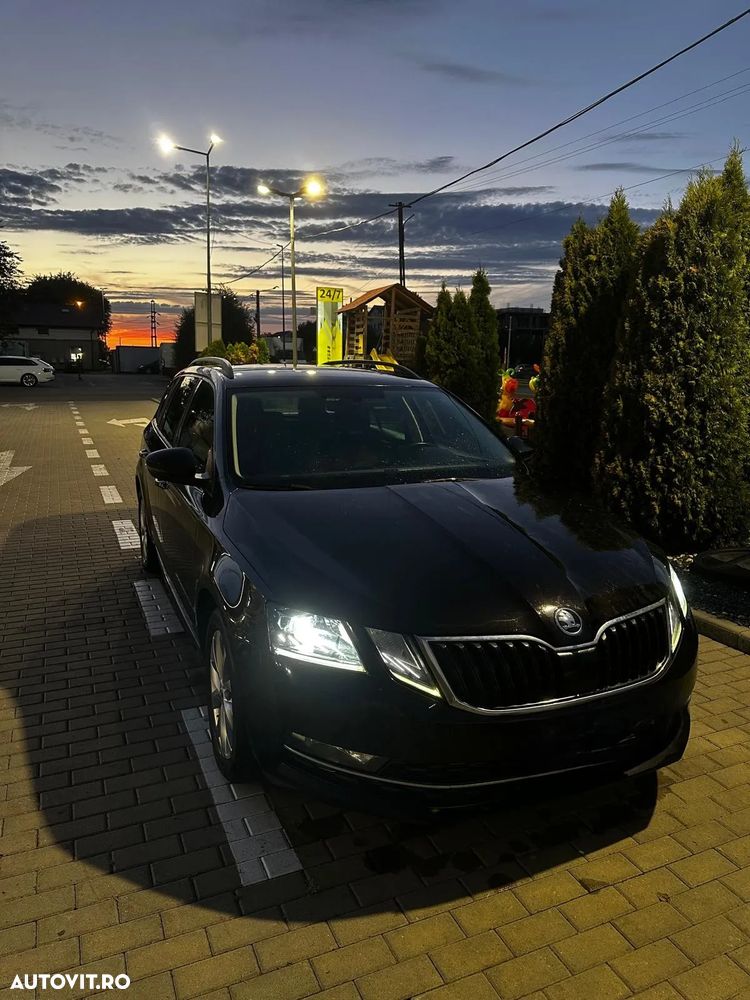 Skoda Octavia 1.6 TDI DSG Style - 1