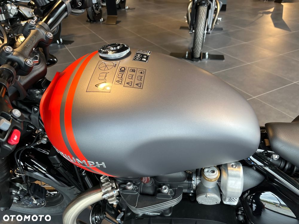 Triumph Bonneville Bobber - 23