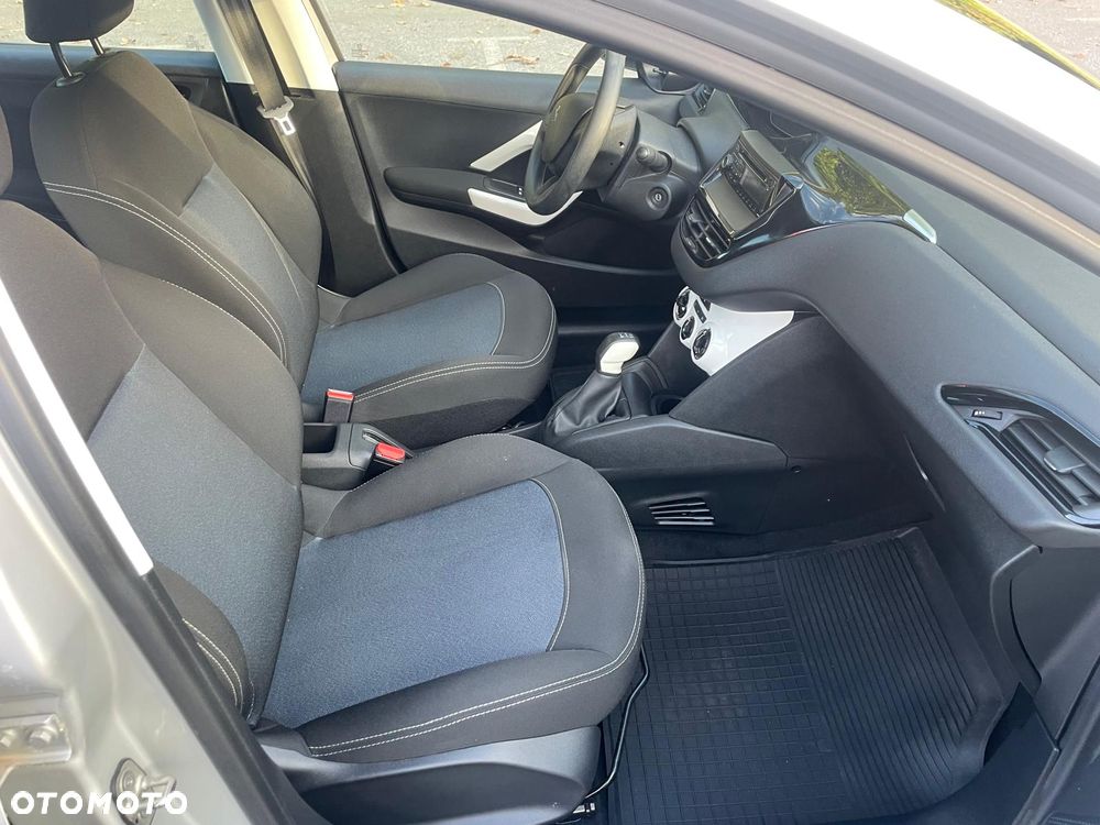 Peugeot 208 - 14