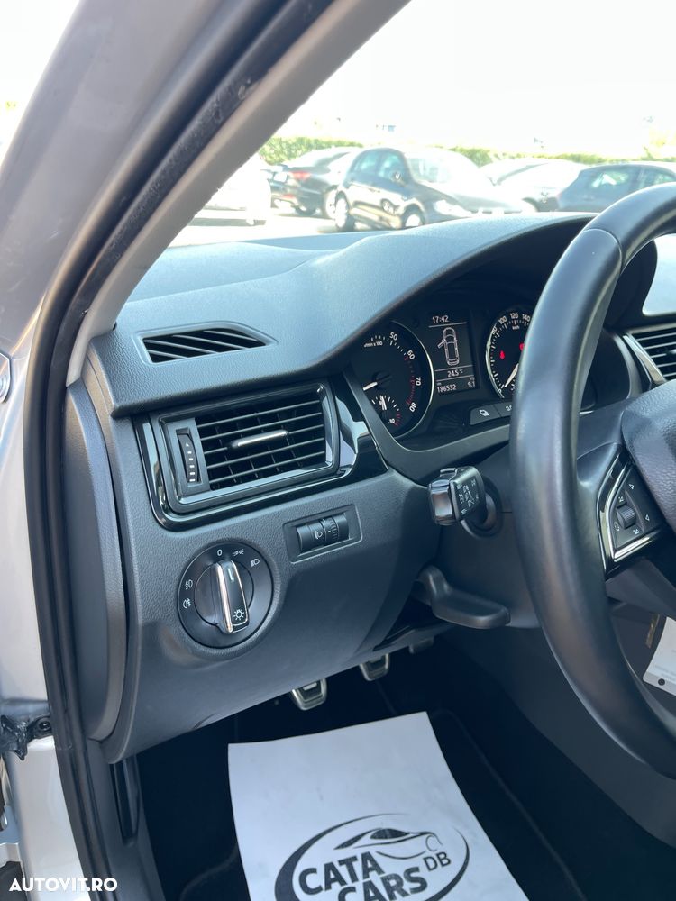 Skoda RAPID 1.2 TSI Ambition - 33