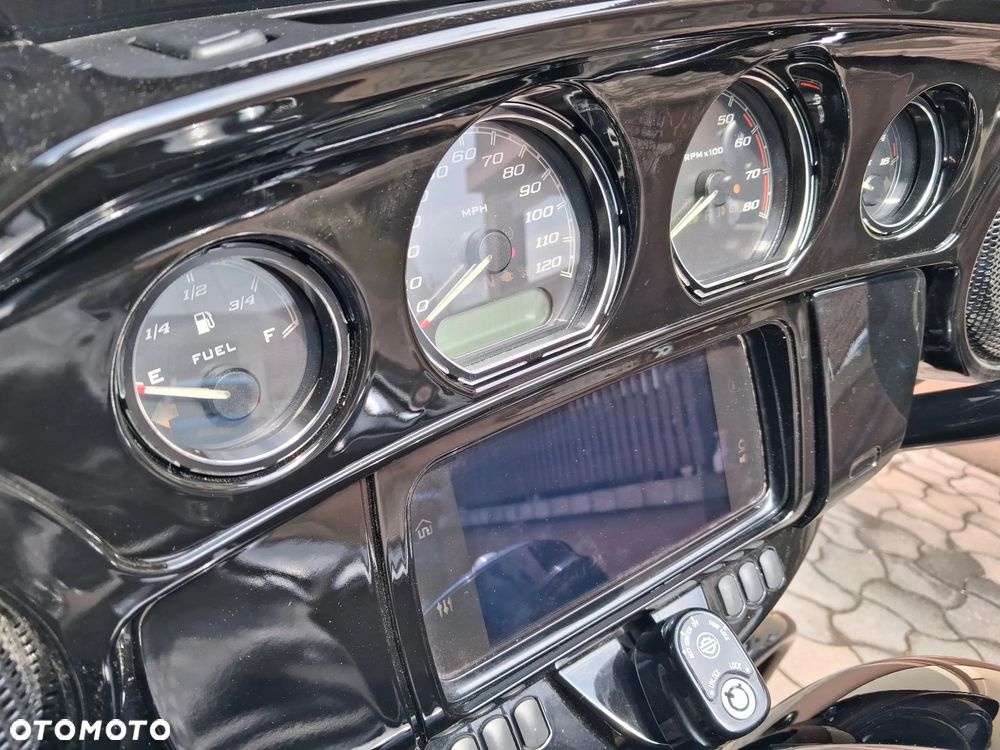 Harley-Davidson Touring Street Glide - 12