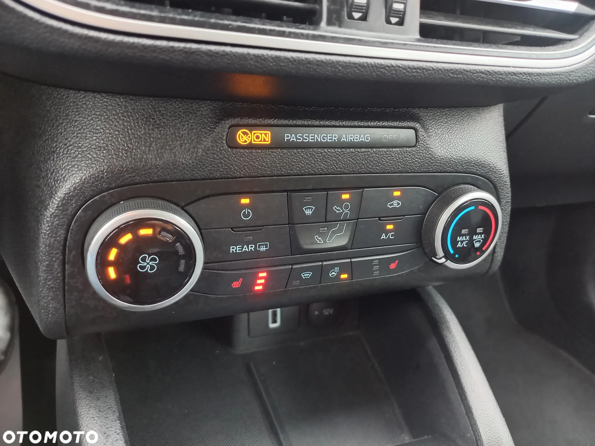 Ford Focus 1.5 EcoBlue Start-Stopp-System TITANIUM - 28