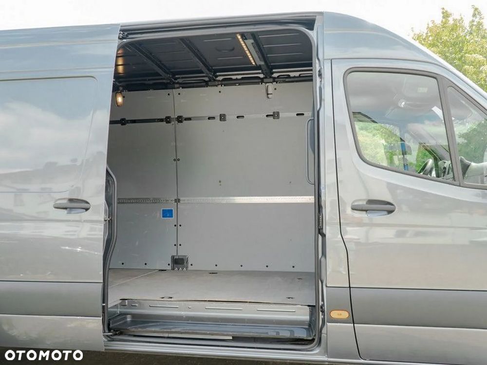 Mercedes-Benz Sprinter - 11