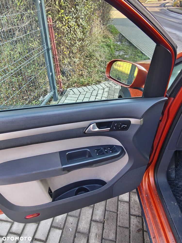 Volkswagen Touran 2.0 TDI DPF Cross - 10