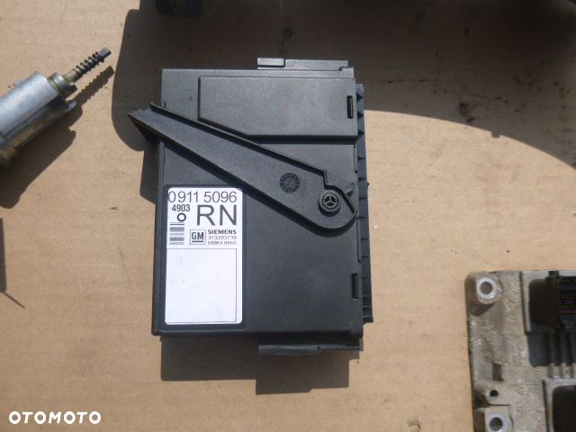ZESTAW STARTOWY OPEL CORSA C 1.0 BOSCH 0261206072 - 8