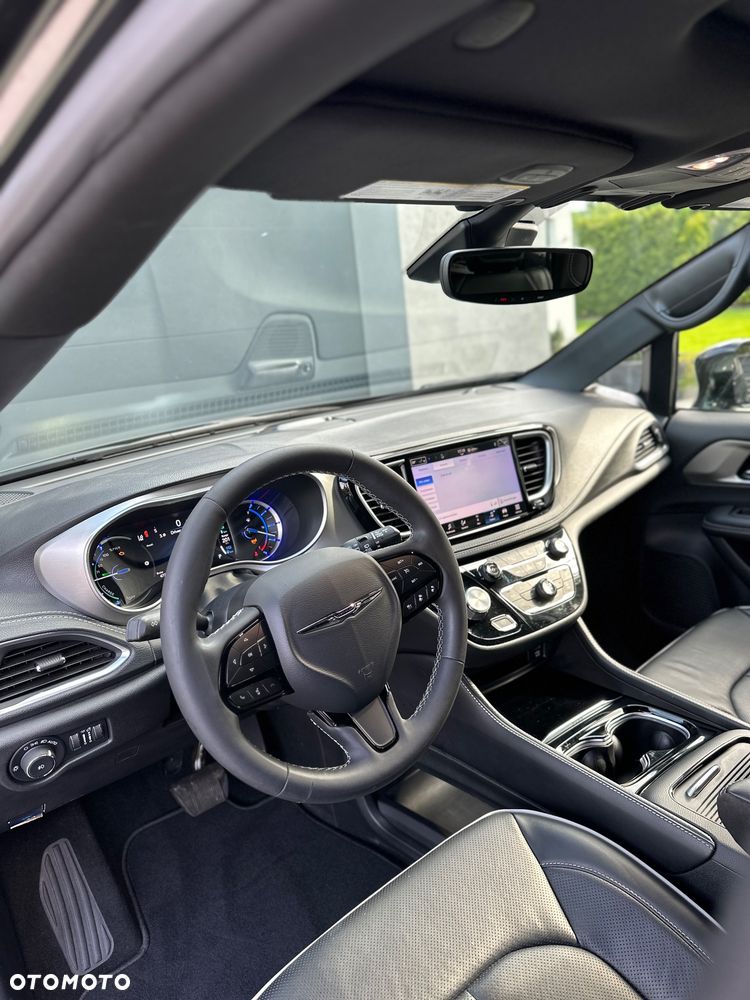 Chrysler Pacifica - 12