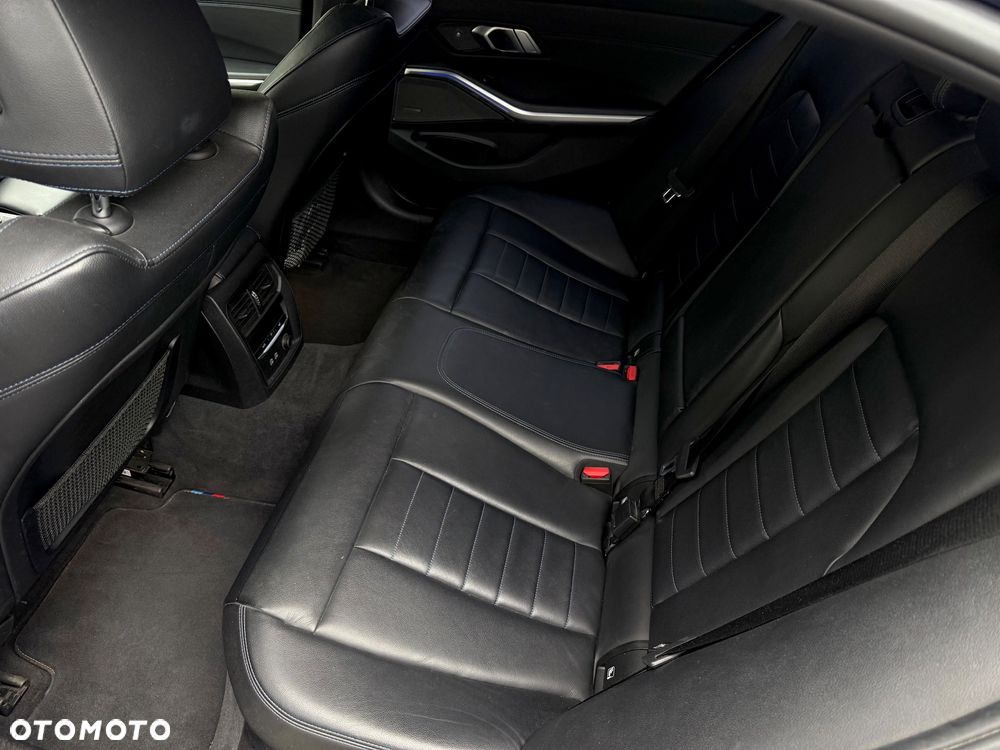 BMW Seria 3 320d xDrive M Sport - 10