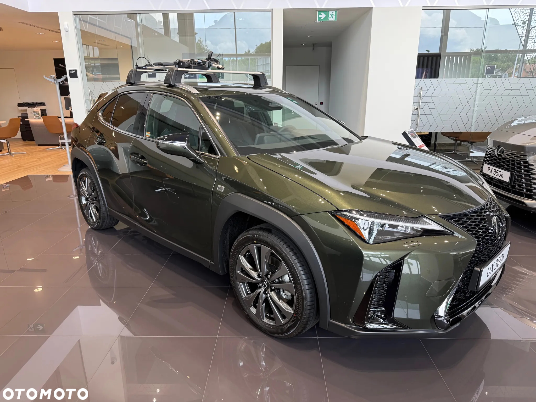 Lexus UX 300h F Sport Design - 2