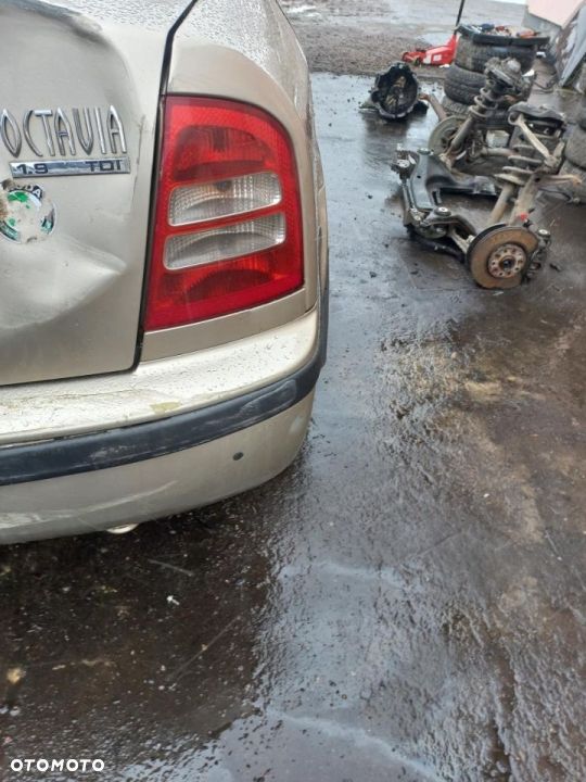 Skoda Octavia 1.9 TDI 90km 04r lampy tylne prawa lewa europa - 2