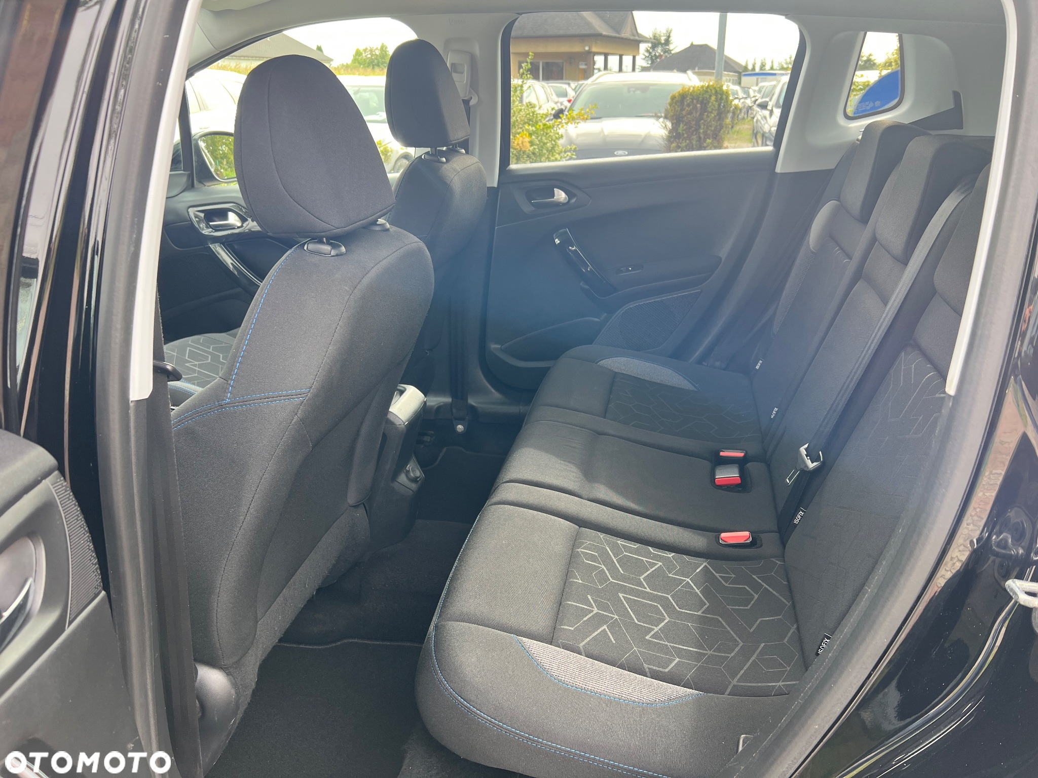 Peugeot 2008 1.2 Pure Tech Signature - 17