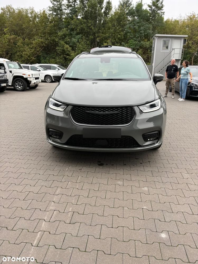 Chrysler Pacifica - 2