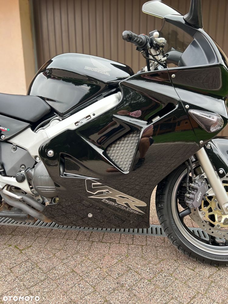 Honda VFR - 14