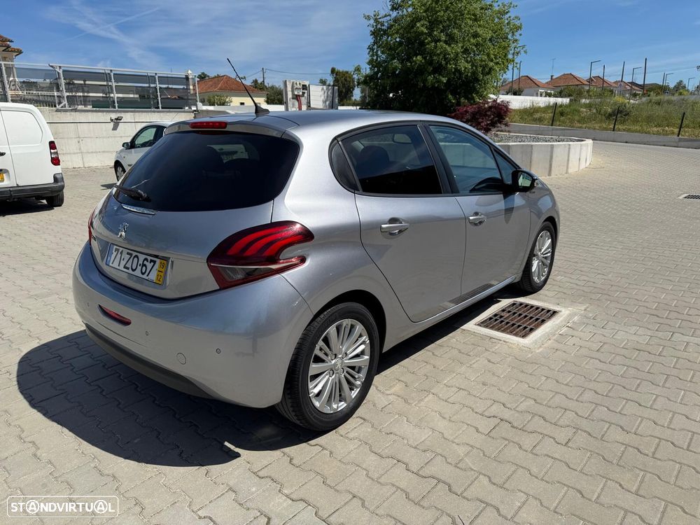 Peugeot 208 1.5 BlueHDi Signature - 4