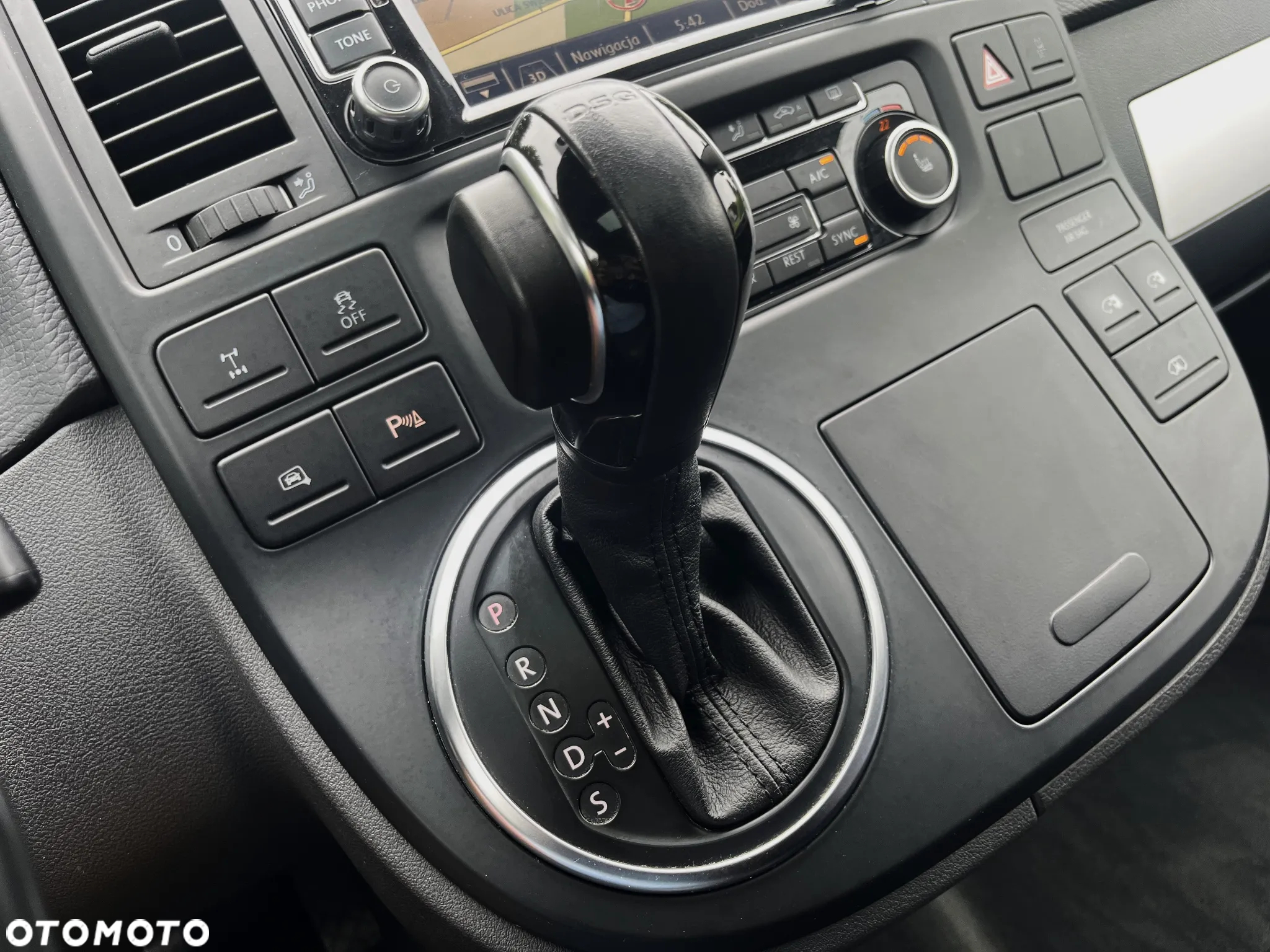 Volkswagen Multivan - 10
