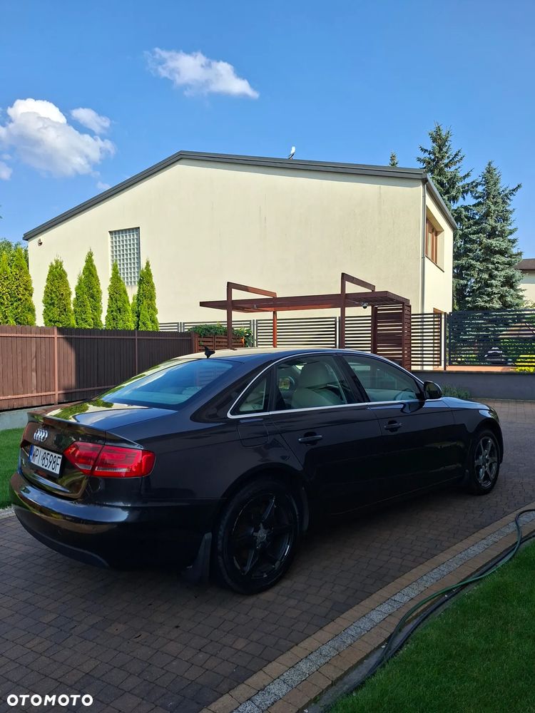 Audi A4 Limousine - 4