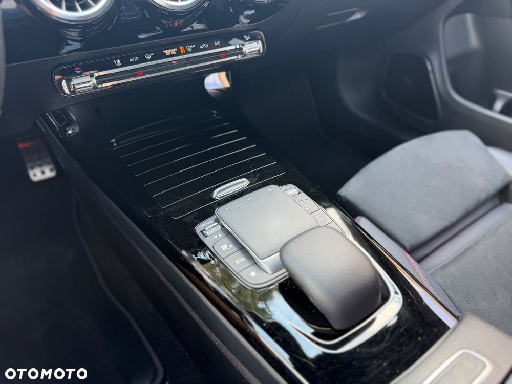 Mercedes-Benz CLA 250 4Matic 8G-DCT AMG Line Advanced Plus - 18