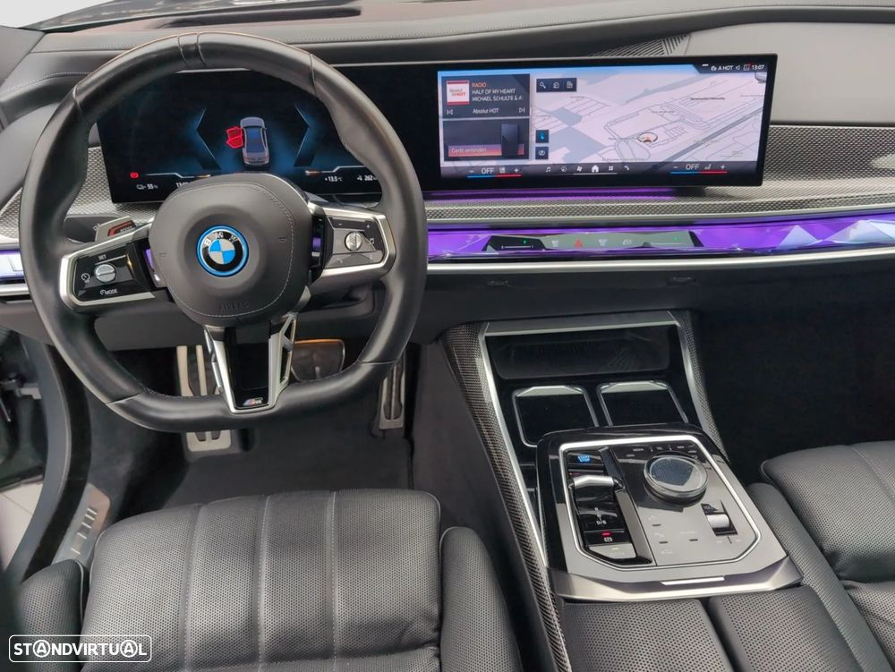 BMW i7 - 8
