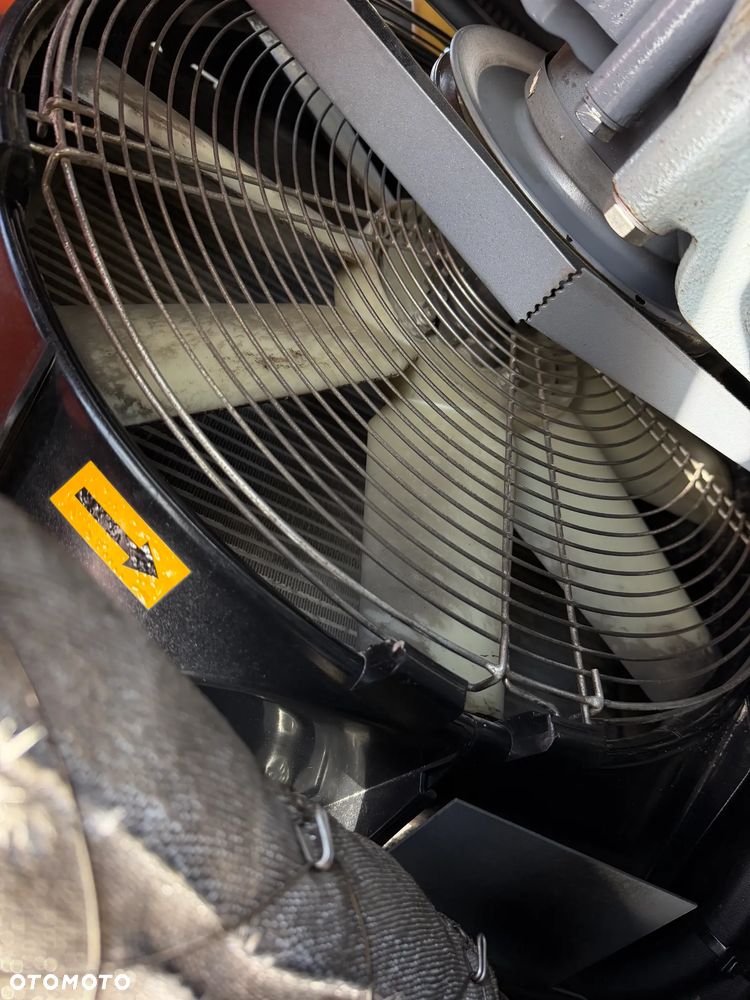 Atlas Copco XAS 97 Kompresor Śrubowy. Sprężarka. 5,5m3. Przyczepa mobilna jezdna do rejestracji. Silnik Deutz! jak Nowy 786 mtg. 2016rok. Import Norwegia! Chłodnica cyklonowa! NAOLEJACZ. Serwisowany w DEKRA Hamulec najazdowy. Opony z 2025roku. Zadbana Maszyna! OKAZJA - 12