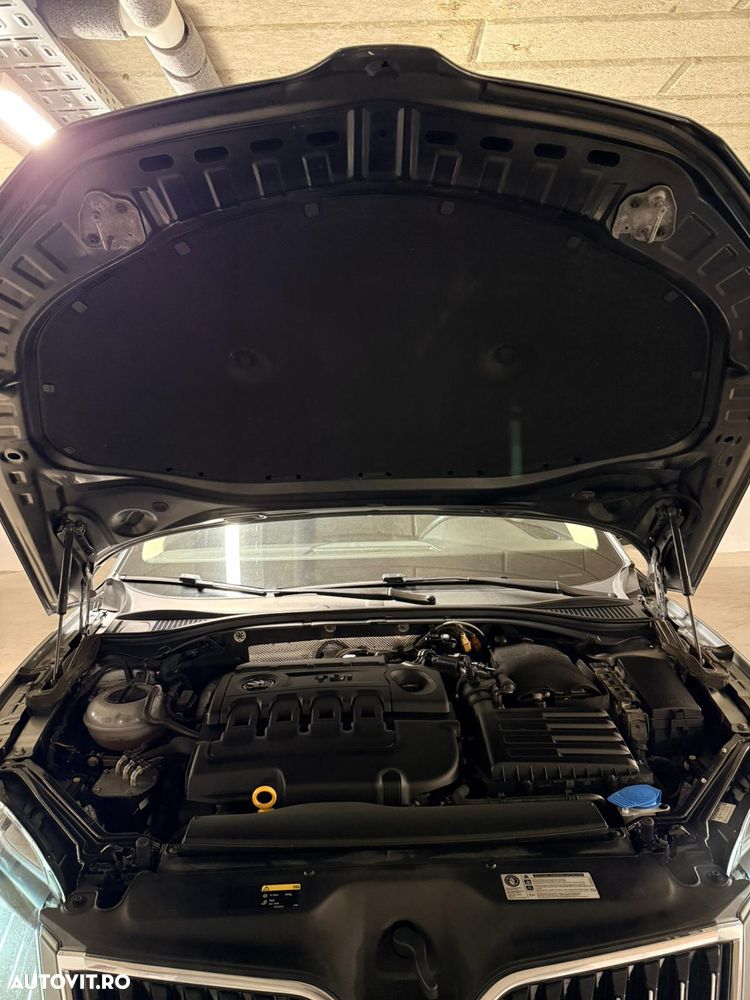 Skoda Superb Combi 2.0 TDI DSG 4X4 Laurin & Klement - 6