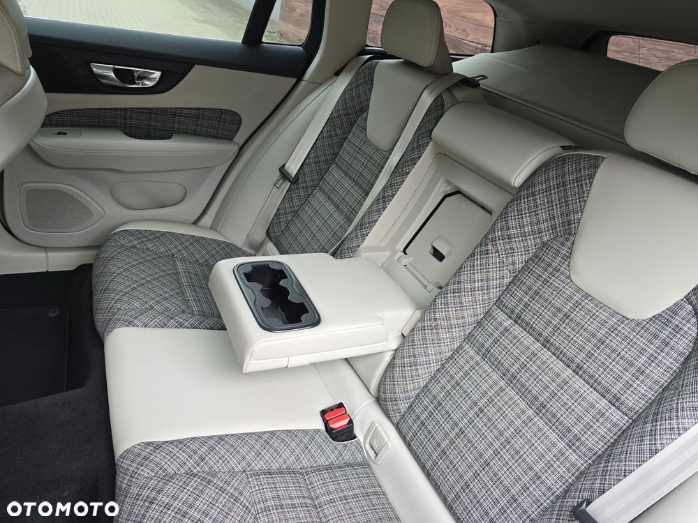 Volvo V60 D4 Geartronic Momentum Pro - 19