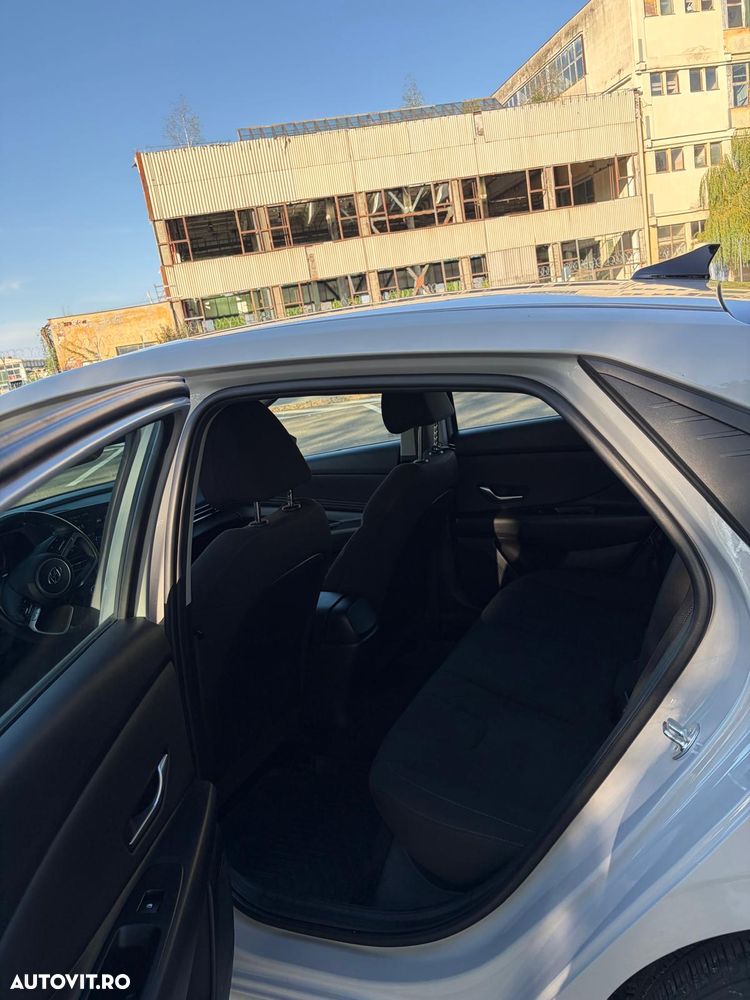 Hyundai Elantra - 12