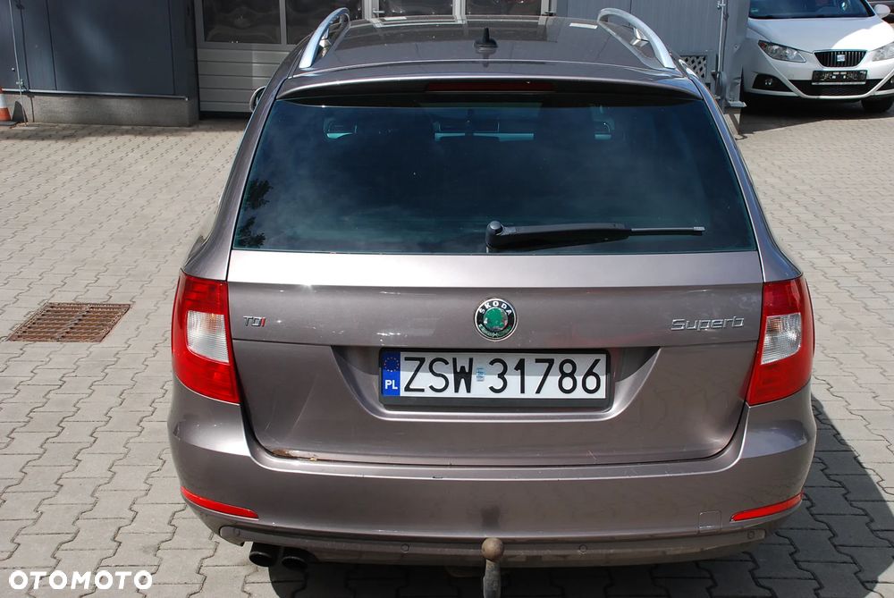 Skoda Superb 2.0 TDI Green tec DSG Elegance - 6