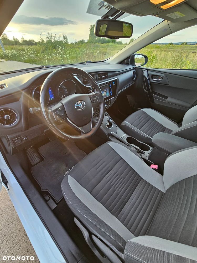 Toyota Auris Hybrid 135 Dynamic - 24