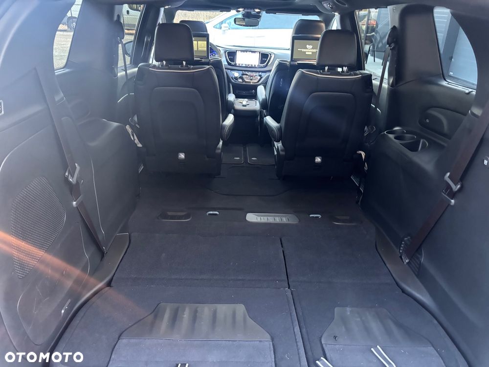 Chrysler Pacifica - 22