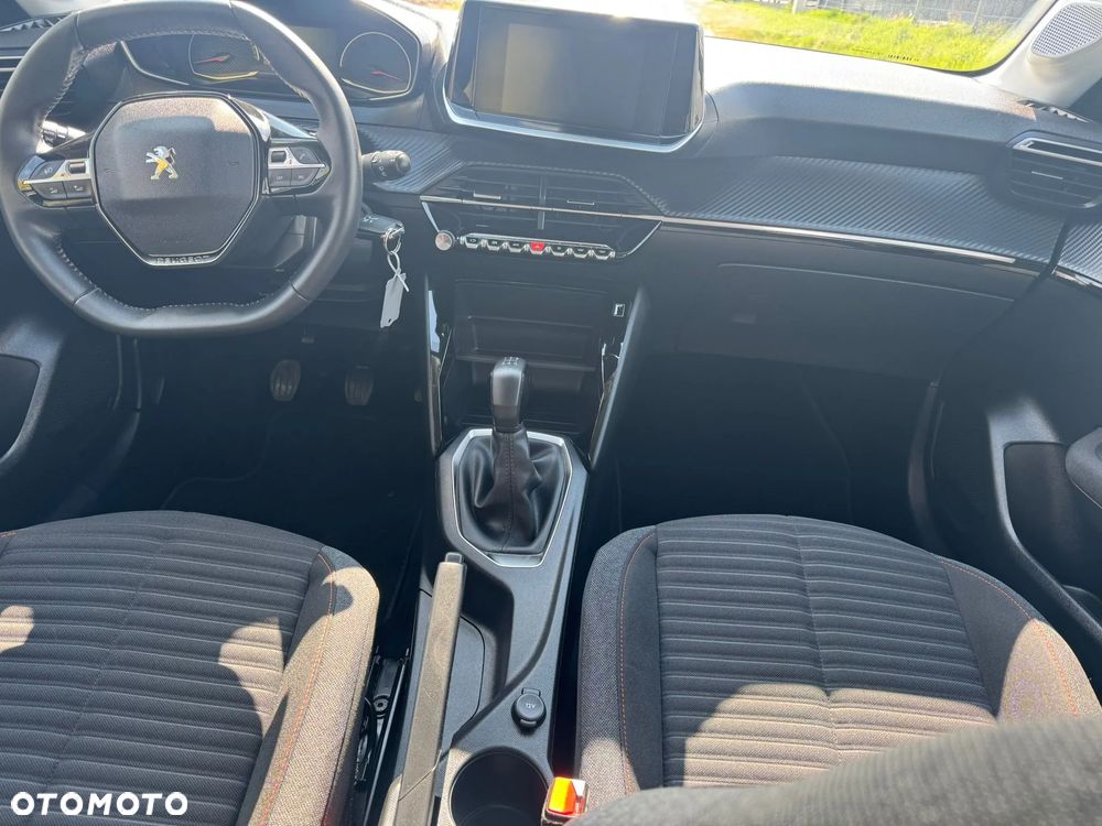 Peugeot 208 - 11