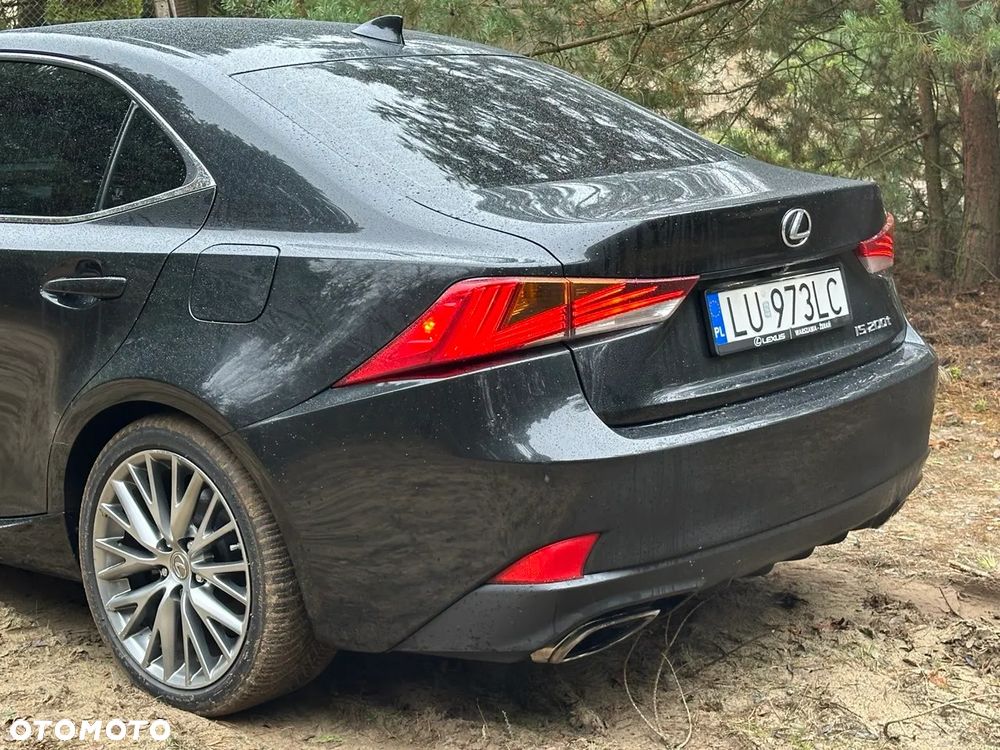 Lexus IS 200t - 4