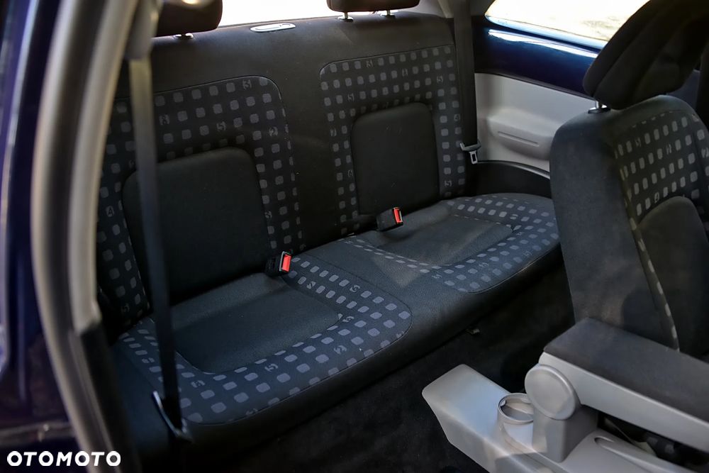 Volkswagen New Beetle - 33