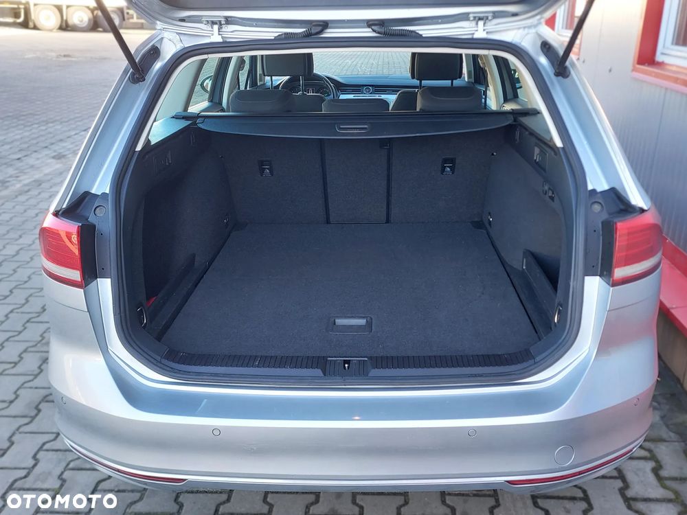 Volkswagen Passat - 11