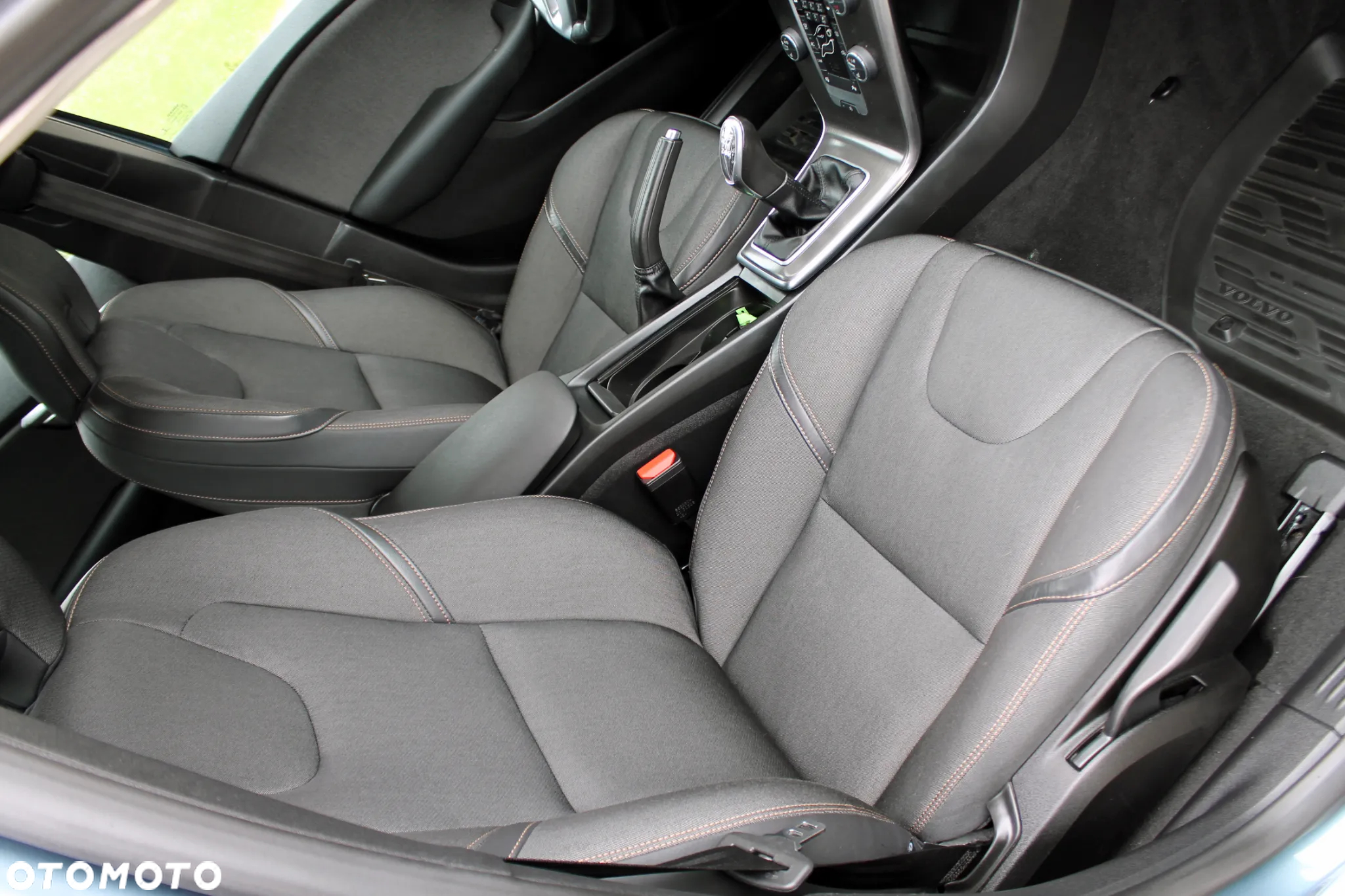 Volvo V40 Cross Country D2 Momentum - 12