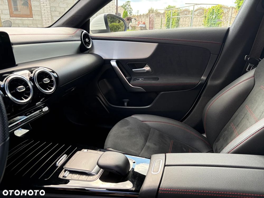 Mercedes-Benz CLA 180 AMG Line 7G-DCT - 32